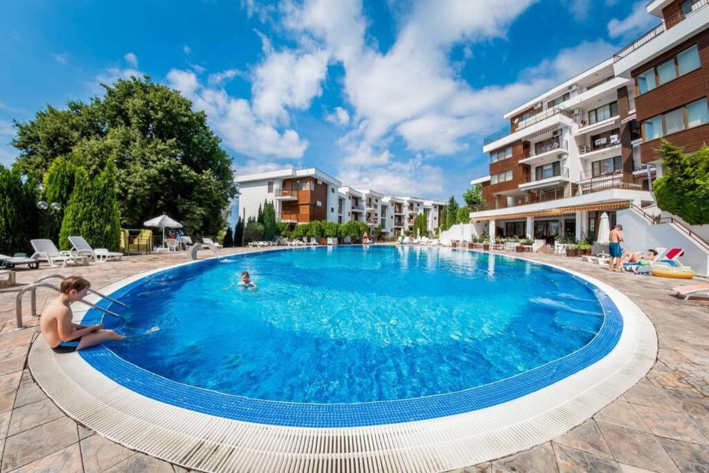 Messambria Fort Beach - Premium Apartments เอเลนีเต ภายนอก รูปภาพ